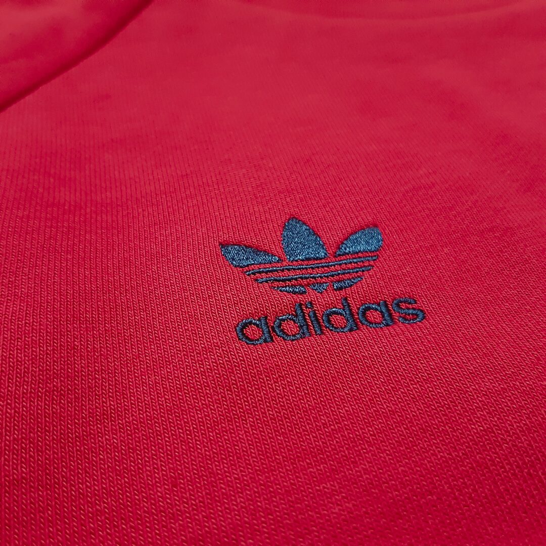 【アディダス】マンチェスター・ユナイテッド×ORIGINALS エッセンシャルズクルーネック